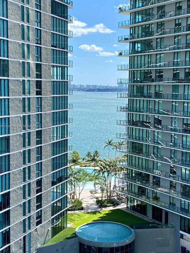 Foto del edificio - 501 NE 31st St