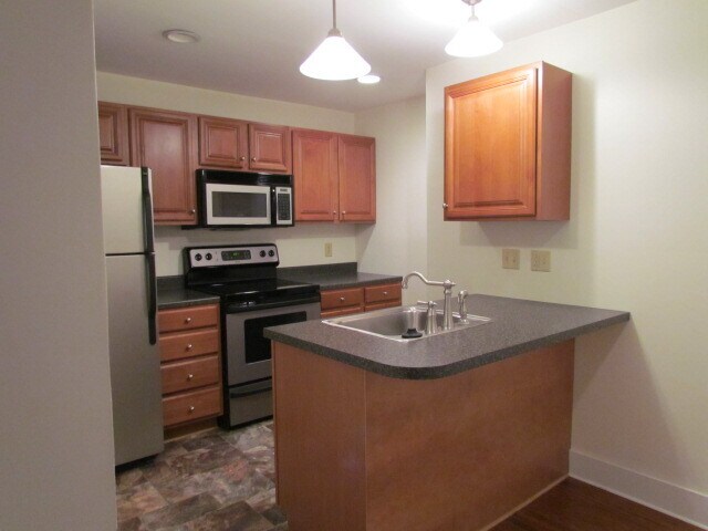 Foto del edificio - 628 S Main St