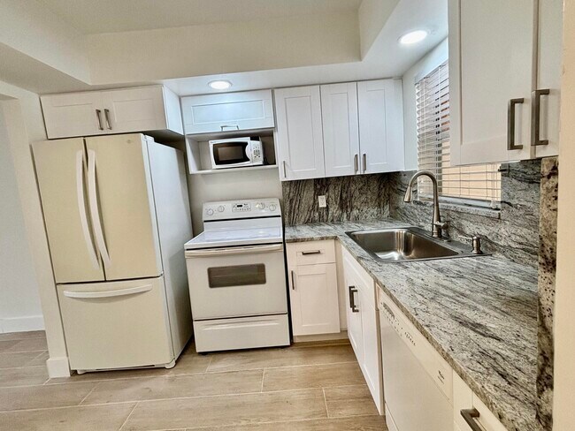 Building Photo - 6650 Royal Palm Blvd