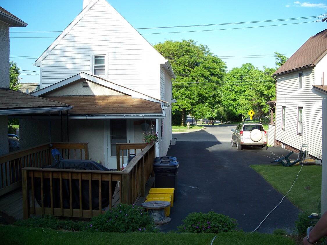 Building Photo - 23 Robble Ave