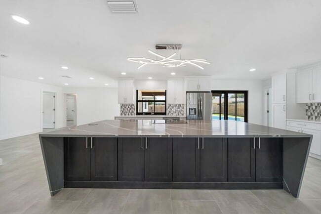 Building Photo - 11758 Banyan St