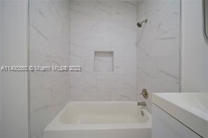 Building Photo - 3 br, 2 bath House - 19 NE 48th St