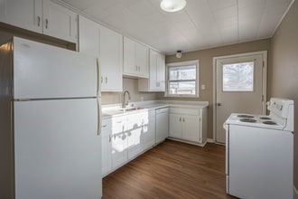 Building Photo - 610 Maple St