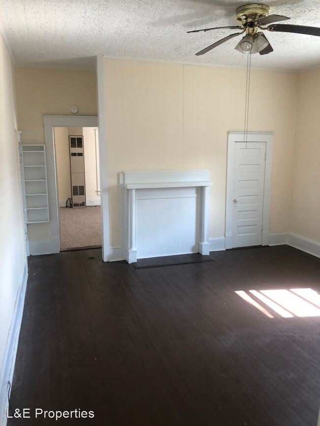 Building Photo - 1 br, 1 bath House - 220 Summit Ave.