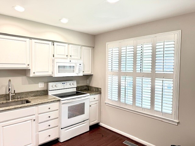 Photo - 10 Lovett Ct Townhome