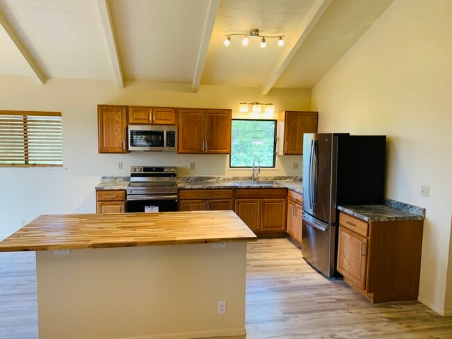 Building Photo - 2751 Palalani St