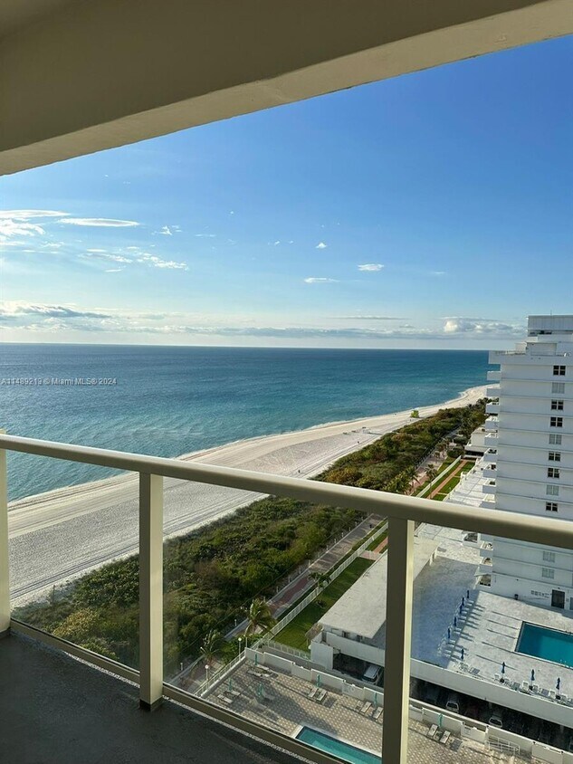 Primary Photo - 5701 Collins Ave