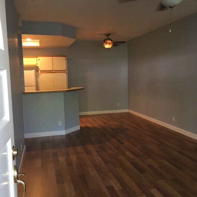 Building Photo - 5 Buckthorn