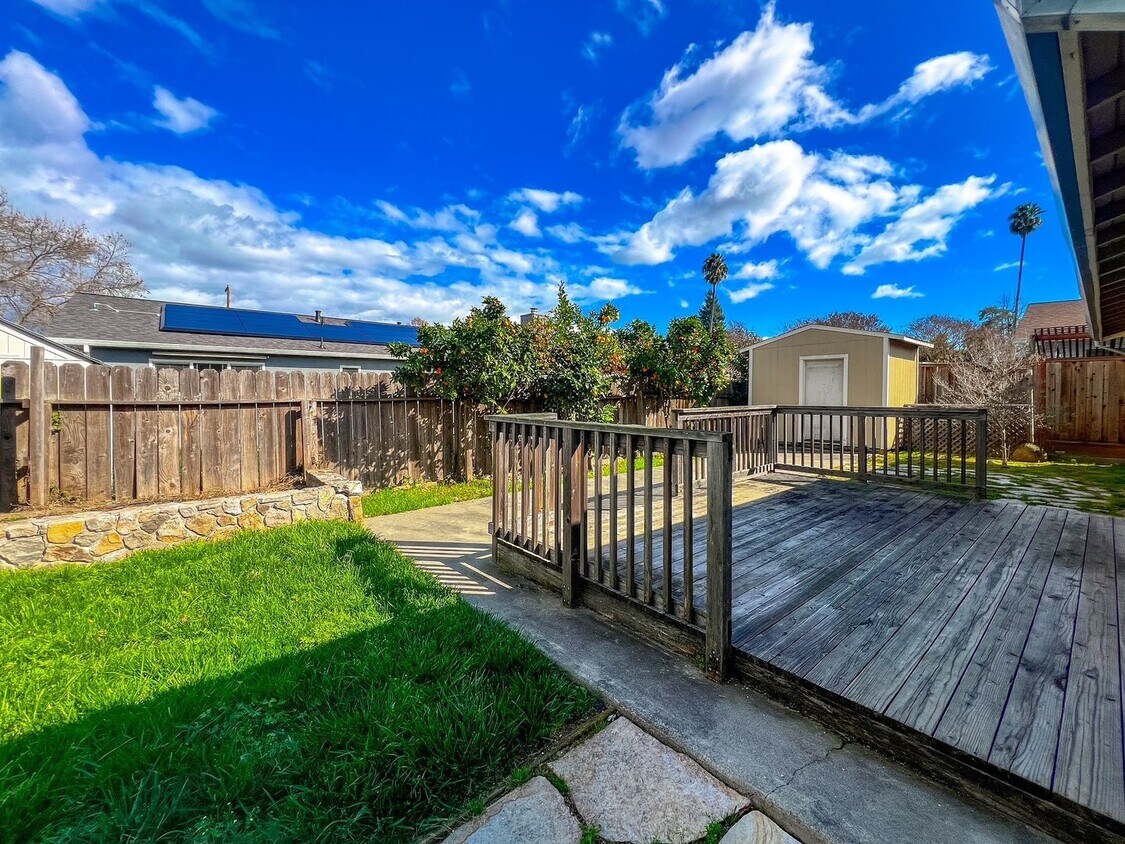 Building Photo - Single-Level Napa Classic with A/C, Fireplace & Attached Garage