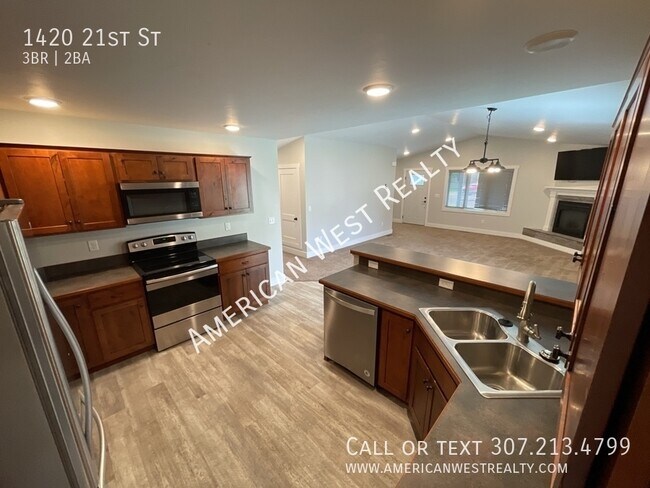 Building Photo - 1420 21st St