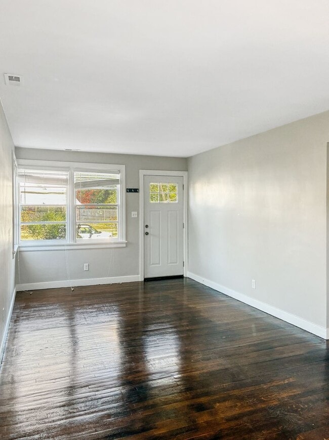 Building Photo - Newly Remodeled 3 Bedroom Home - Northside...