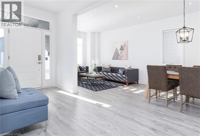 Building Photo - 388 Klein Cir