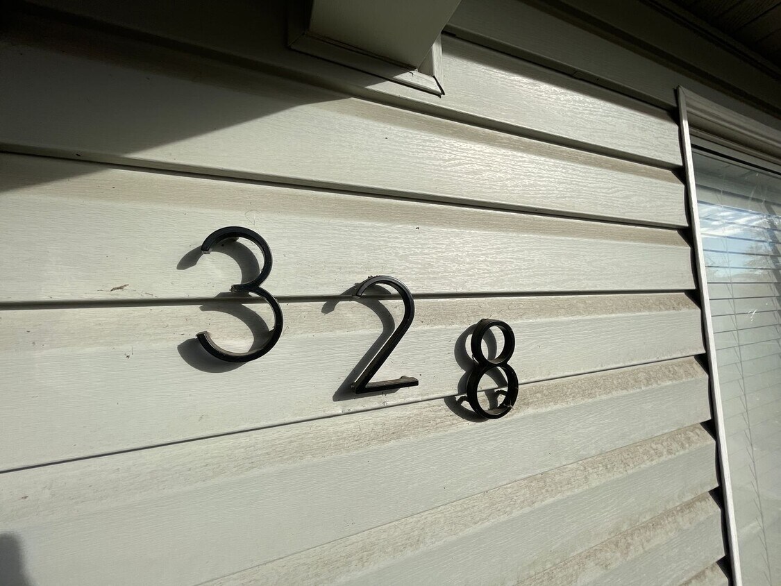 Foto principal - 3 Bedroom 2 Bathroom - Downtown Sparks Home