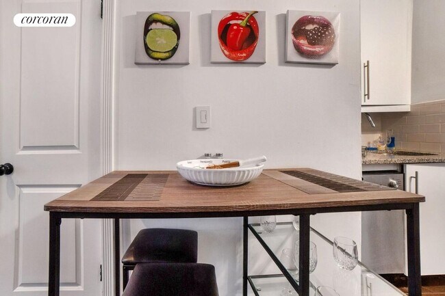Foto del edificio - 317 E 73rd St