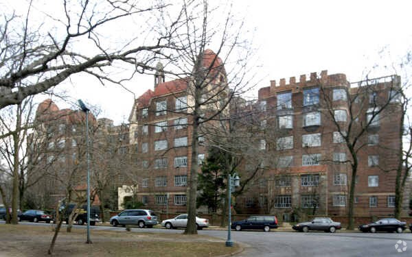 Primary Photo - Elevatored Apt.