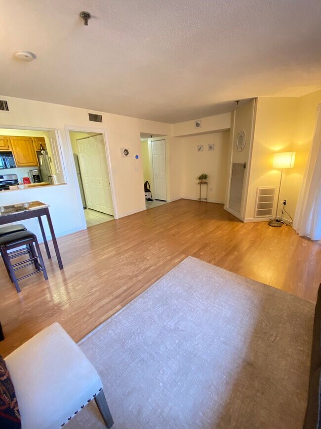 Building Photo - The perfect condo with everything on your ...