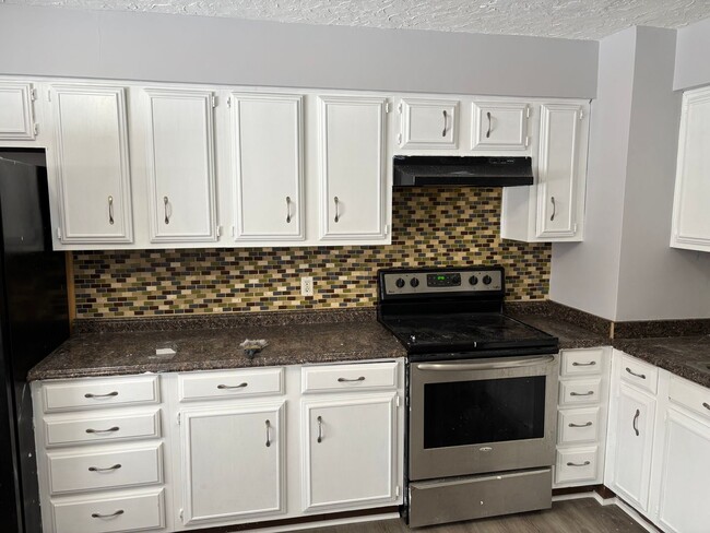 Building Photo - Euclid single home