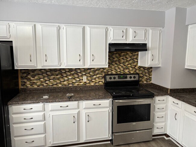 Foto del edificio - Euclid single home