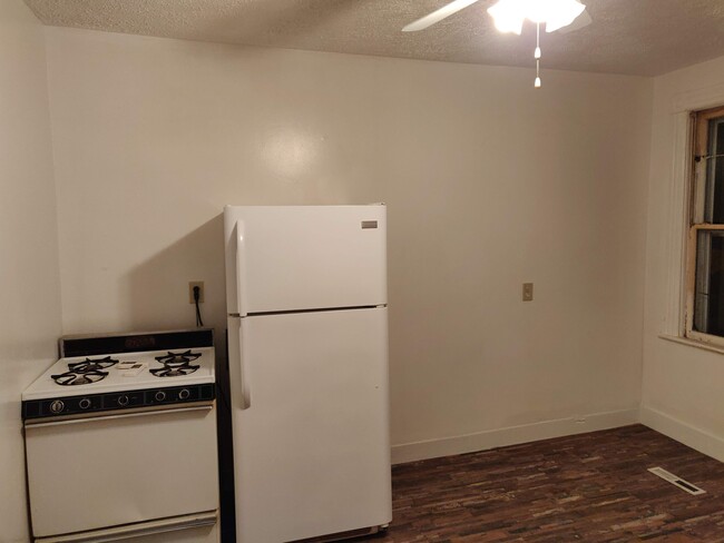 Building Photo - 815 Davis Terrace
