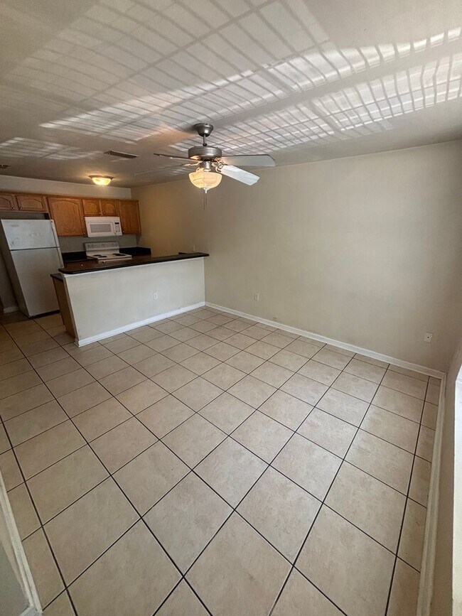 Foto del edificio - Awesome 3x3 Townhouse with Private Driveway!