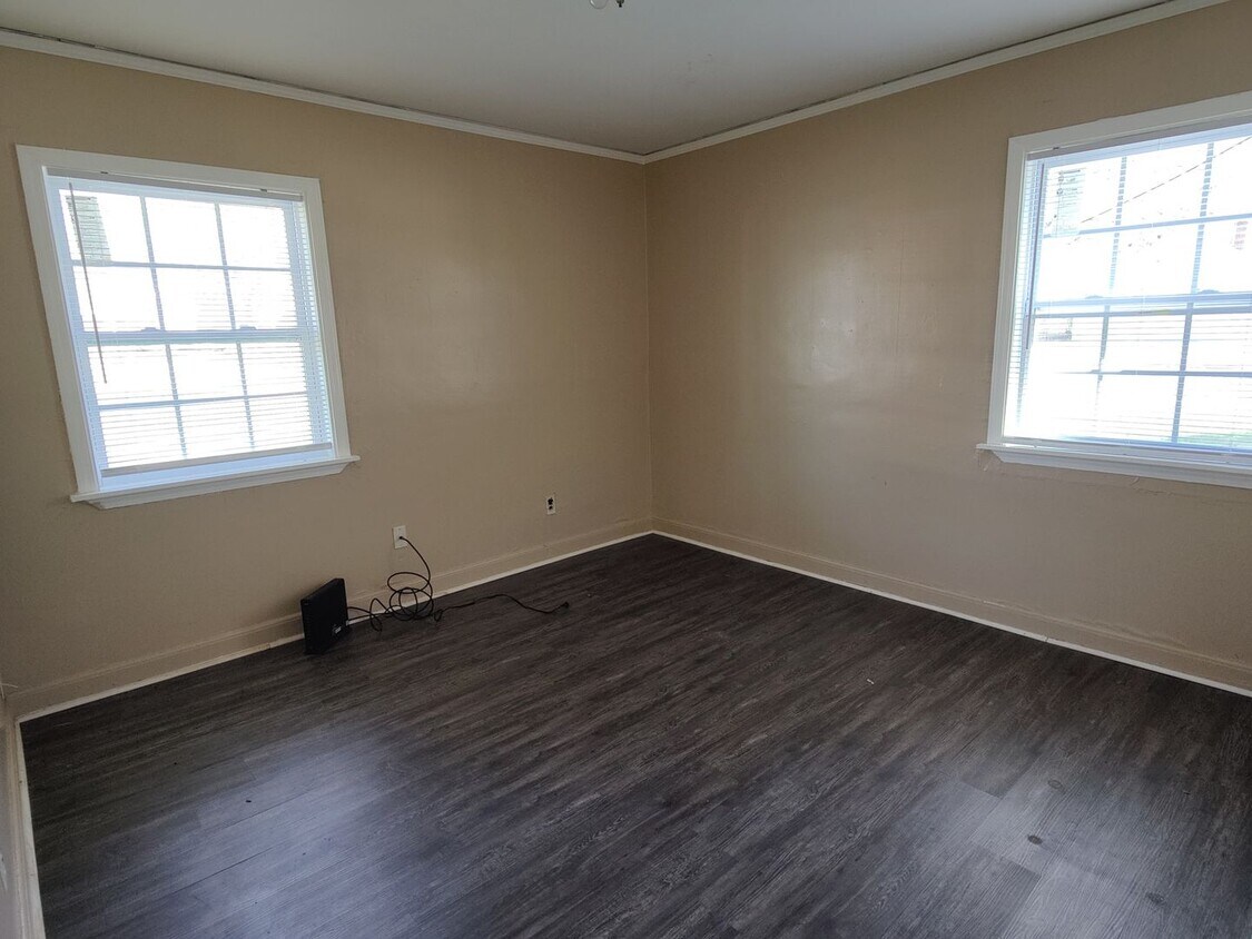 Primary Photo - Spacious 2 bedroom!