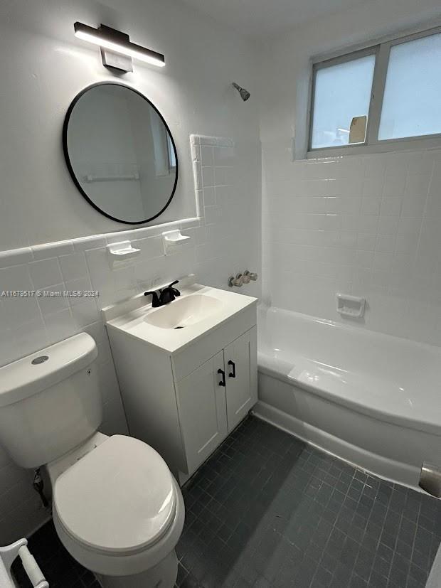 Foto del edificio - 7424 Byron Ave