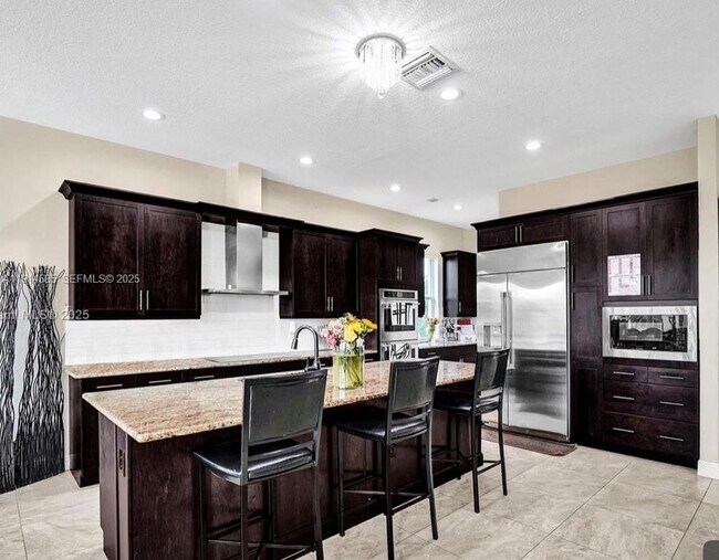 Foto del edificio - 6804 N Stillwater Shores Dr