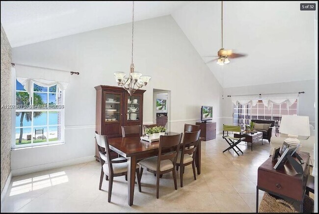 Building Photo - 10521 Mahogany Key Cir