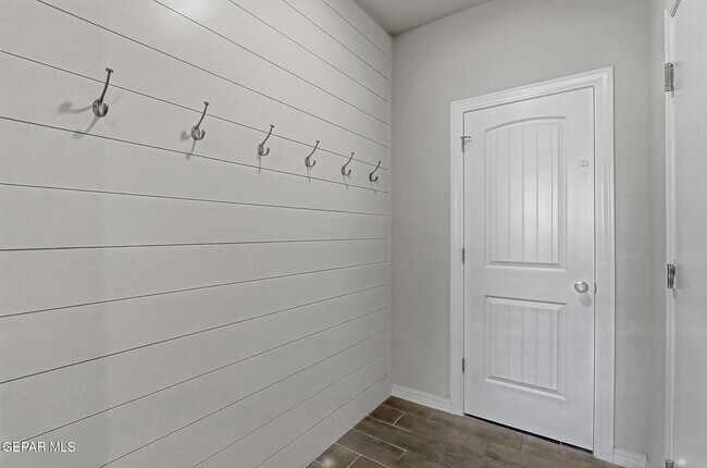 Building Photo - 7509 Enchanted Pk Dr