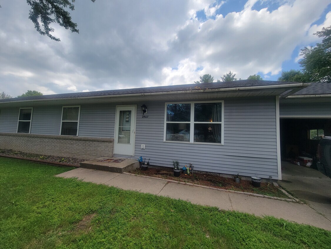 2541 Sumac Ln, Plover, WI 54467 House Rental in Plover, WI