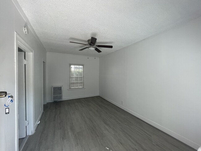 Building Photo - 1145 N Formosa Ave