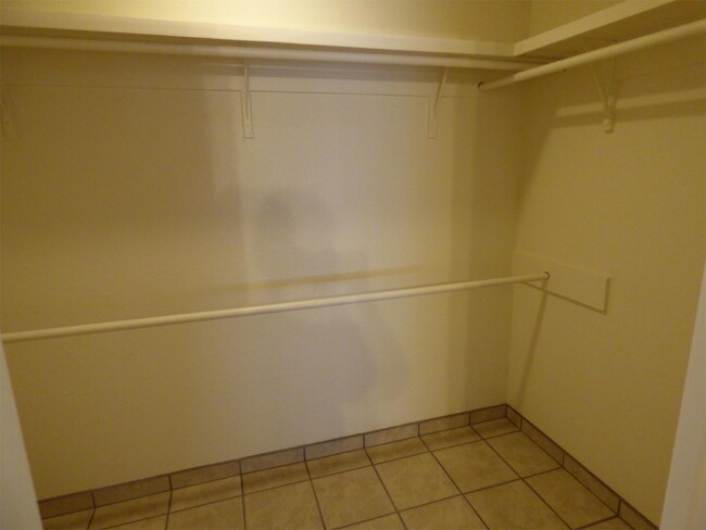 Building Photo - 300 Hidden Way