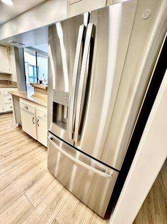 Refrigerador nuevo de primera línea - Montana Apartments