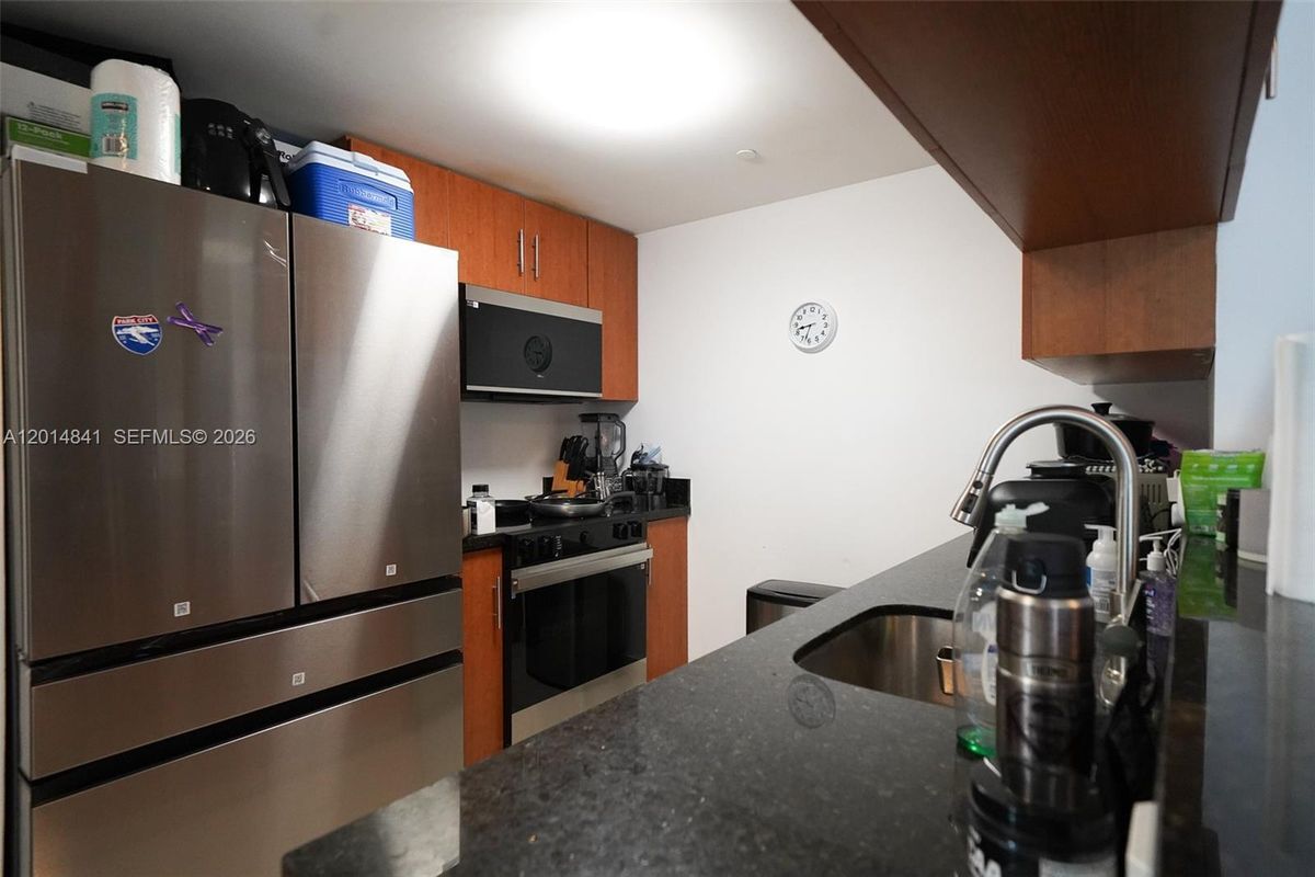 Foto del edificio - 601 NE 23rd St