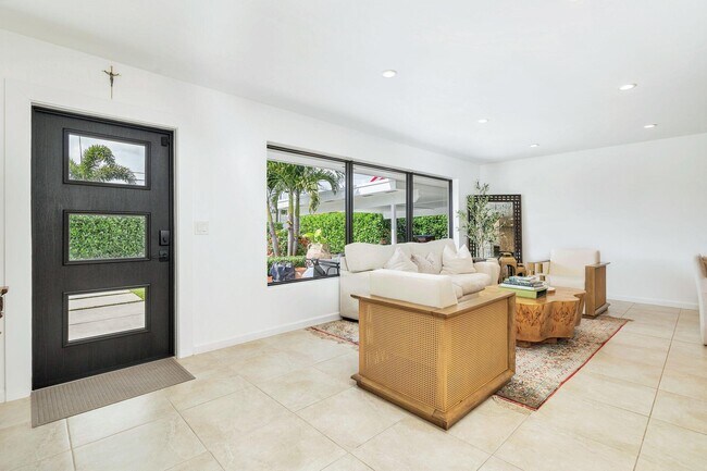 Foto del edificio - 7700 Pine Tree Ln