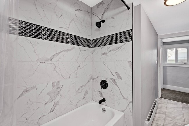 Foto del edificio - Beautiful 4 bedroom home in Coraopolis available June 1!