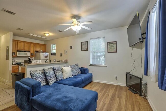 Building Photo - 924 Ashburn Dr
