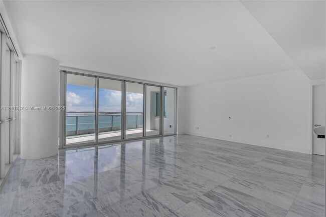 Foto del edificio - 1331 Brickell Bay Dr
