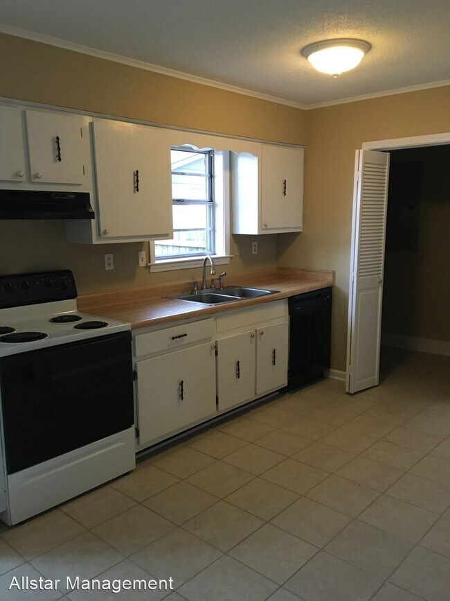 Foto del edificio - 4 br, 1.5 bath House - 5576 Twin Lakes Dr