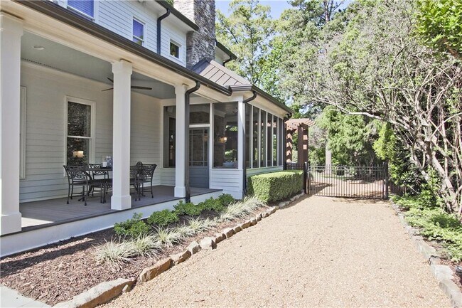 Building Photo - 1224 Minhinette Dr