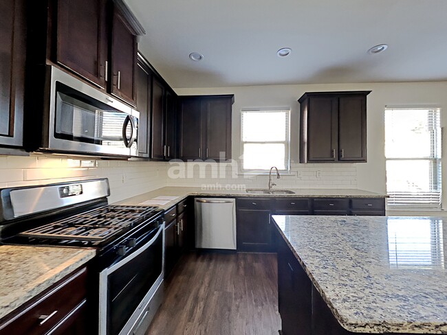 Building Photo - 3168 Altamont Ct S W