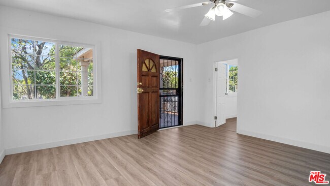 Foto del edificio - 472 N Ezra St