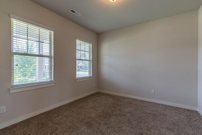 Foto del edificio - Freshly Updated 4-Bedroom Home with Loft &...