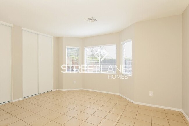 Foto del edificio - 12409 W Surrey Ave