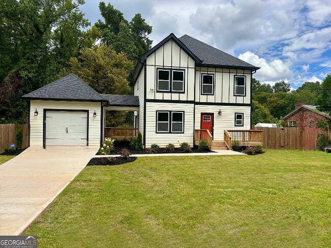 Building Photo - 1330 Adams Dr SW