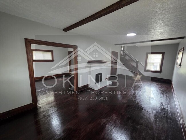 Foto del edificio - 713 W Hillcrest Ave