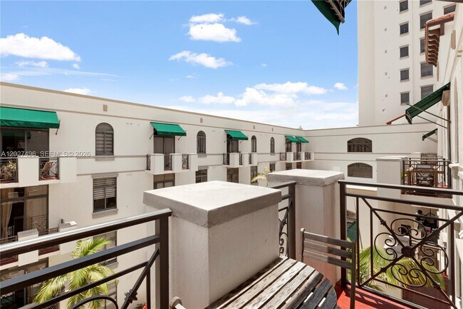 Foto del edificio - 1805 Ponce de Leon Blvd