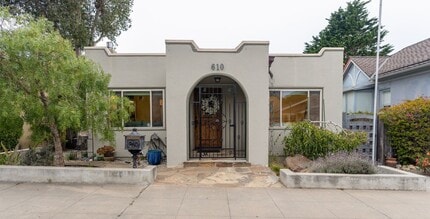 Building Photo - 610 Forest Ave