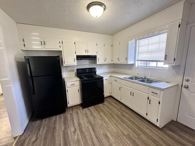 Foto del edificio - 903 Rose Ave