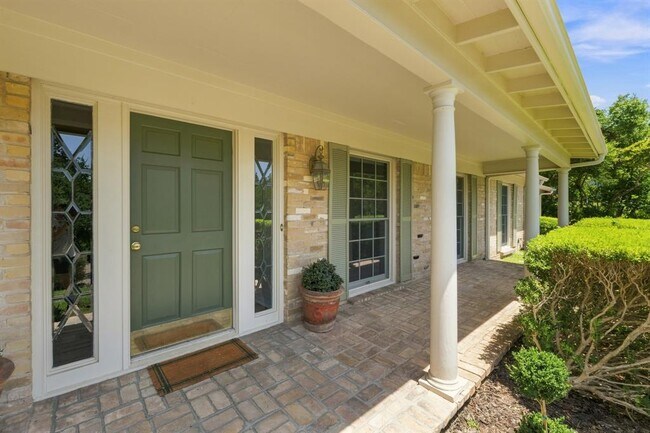 Building Photo - 2802 Pecos St